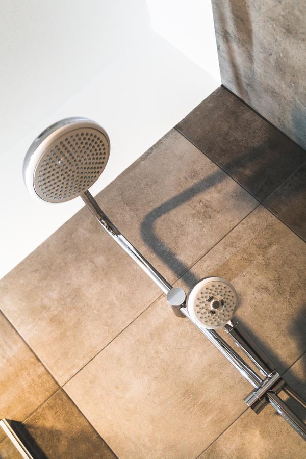 Silesia Residence Ostrava Eksteriør billede A shower